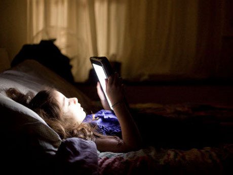Awas Sayangi Diri Anda Ketahui 5 Kesan Buruk Bermain Telefon Bimbit Sebelum Tidur Daily Rakyat