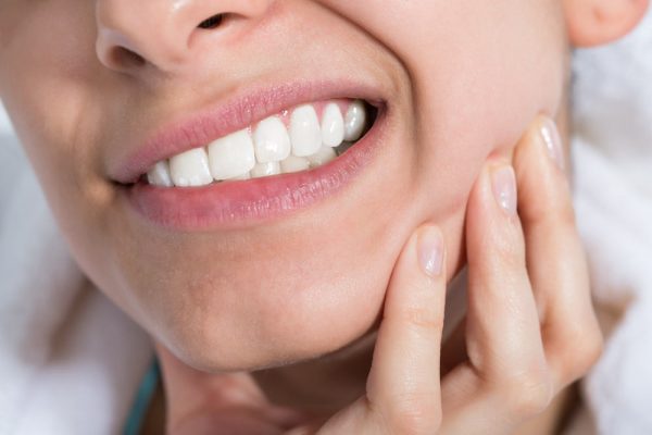 Sakit gigi mengganggu aktiviti seharian anda? Cuba 14 cara ini untuk