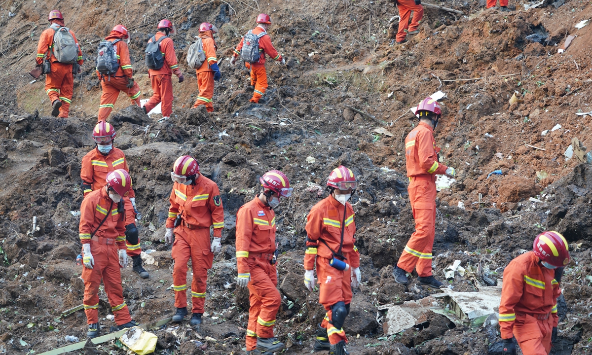 kejadian china eastern airlines menyaksikan 550 anggota penyelamat bergegas ke lokasi kejadian